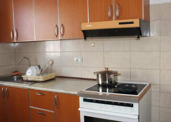 Bledi\'S Comfy Apartment In New Blvd / Free Parking